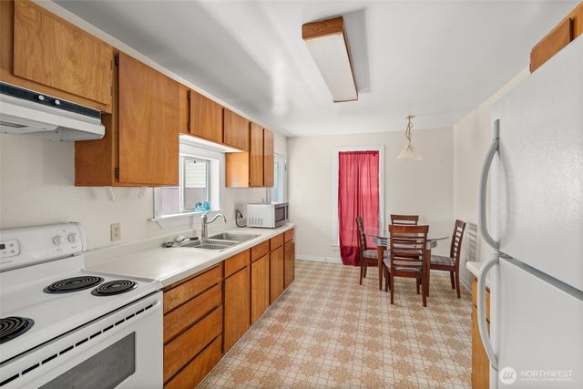 212 Alder Street, South Bend, WA 98586