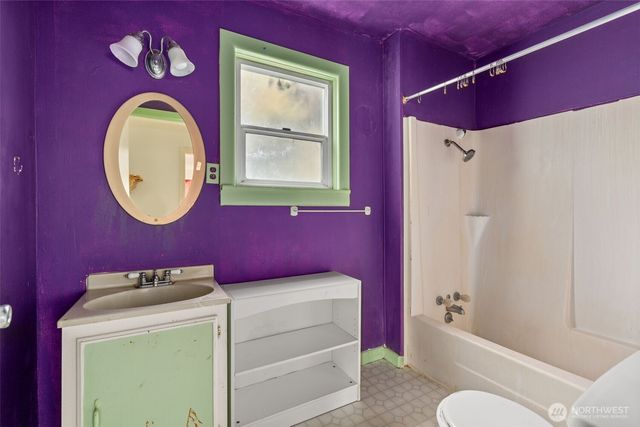 212 Alder Street, South Bend, WA 98586