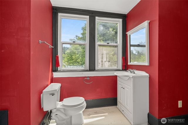 212 Alder Street, South Bend, WA 98586