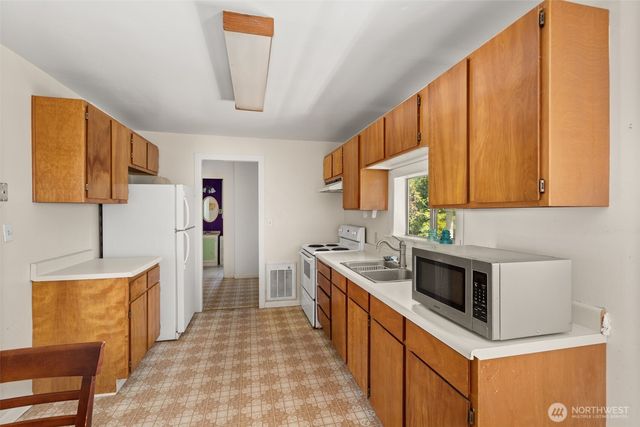 212 Alder Street, South Bend, WA 98586