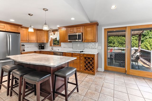 30 Peters Road, Swansea, MA 02777