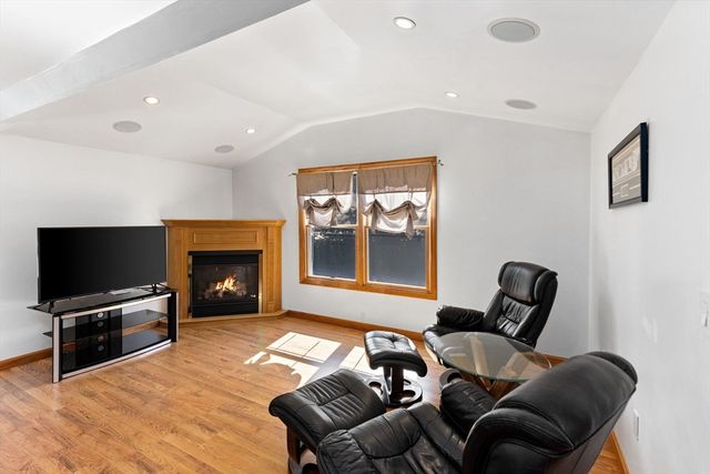 30 Peters Road, Swansea, MA 02777