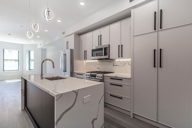 169 Newbury St. 3, Boston, MA 02116