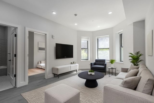 169 Newbury St. 3, Boston, MA 02116