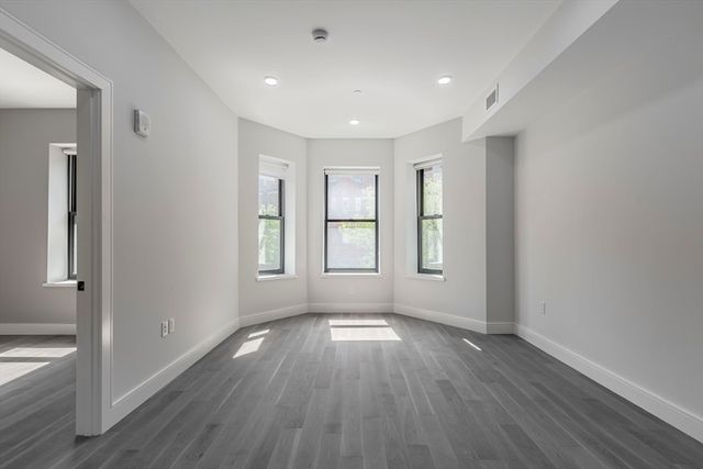 169 Newbury St. 3, Boston, MA 02116