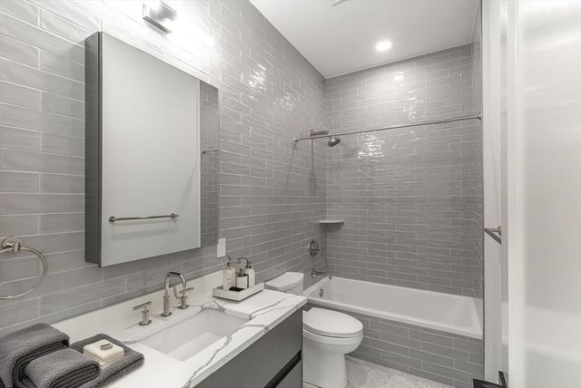 169 Newbury St. 3, Boston, MA 02116