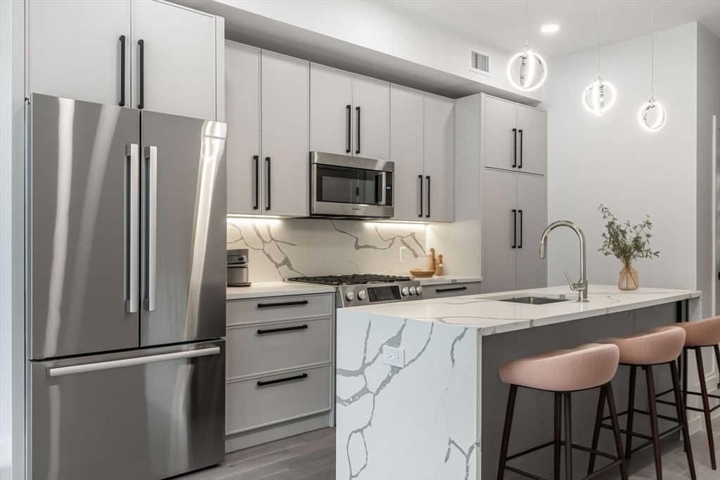 169 Newbury St. 3, Boston, MA 02116