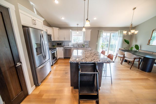 862 Portsmith Drive NW, Rochester, MN 55901