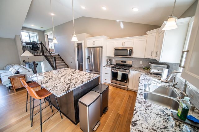 862 Portsmith Drive NW, Rochester, MN 55901