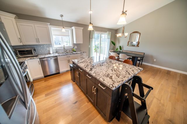 862 Portsmith Drive NW, Rochester, MN 55901