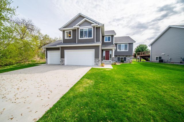 862 Portsmith Drive NW, Rochester, MN 55901