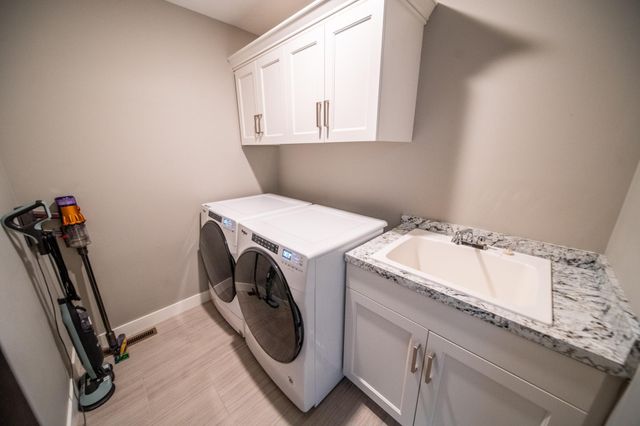 862 Portsmith Drive NW, Rochester, MN 55901