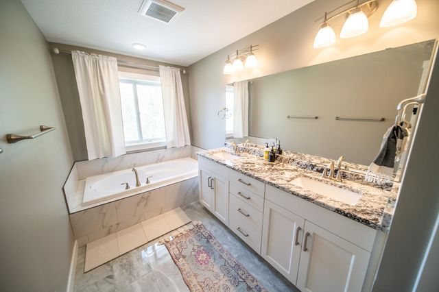 862 Portsmith Drive NW, Rochester, MN 55901