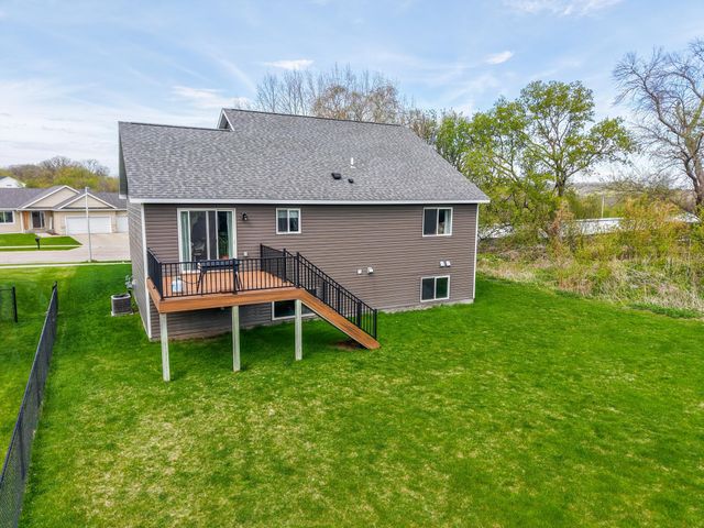 862 Portsmith Drive NW, Rochester, MN 55901