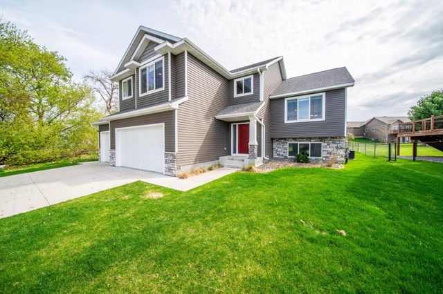 862 Portsmith Drive NW, Rochester, MN 55901