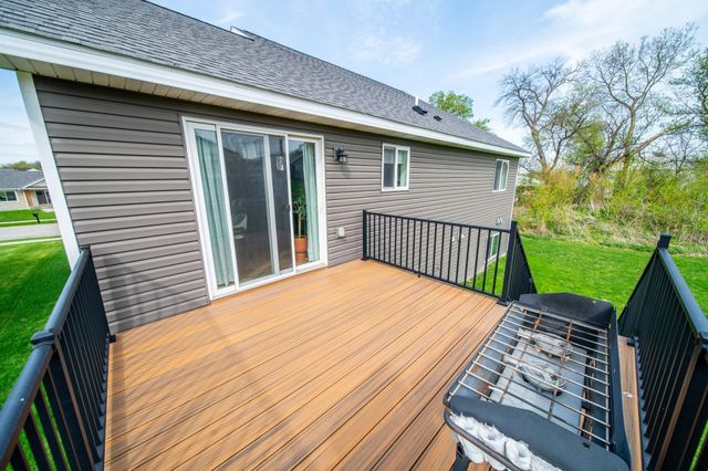 862 Portsmith Drive NW, Rochester, MN 55901