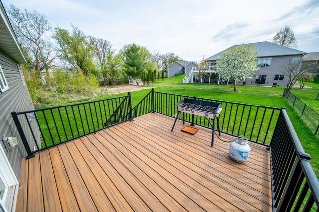 862 Portsmith Drive NW, Rochester, MN 55901