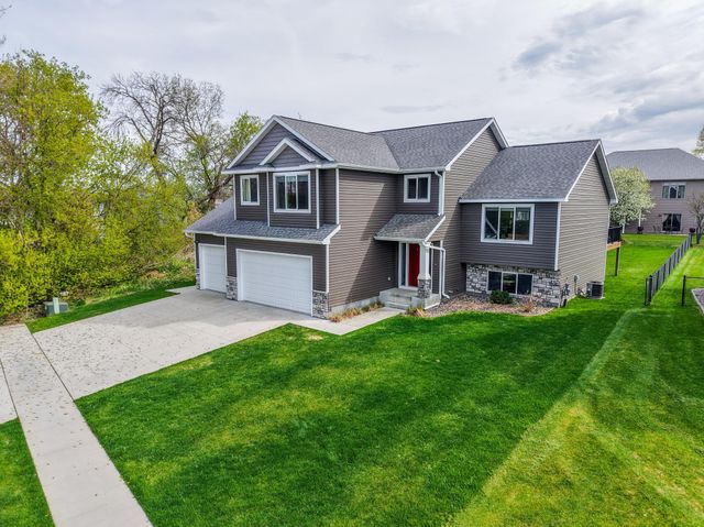 862 Portsmith Drive NW, Rochester, MN 55901