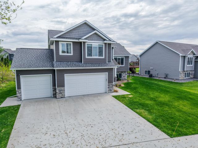 862 Portsmith Drive NW, Rochester, MN 55901