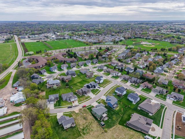 862 Portsmith Drive NW, Rochester, MN 55901