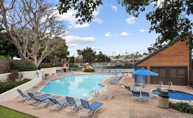 3823 Caminito Litoral 208, San Diego, CA 92107