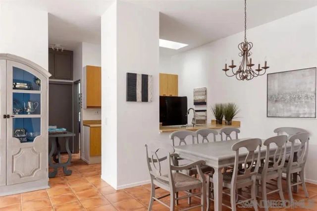 8328 Regents Road 3G, Utc, CA 92122