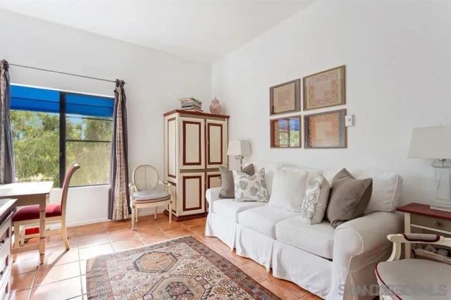 8328 Regents Road 3G, Utc, CA 92122