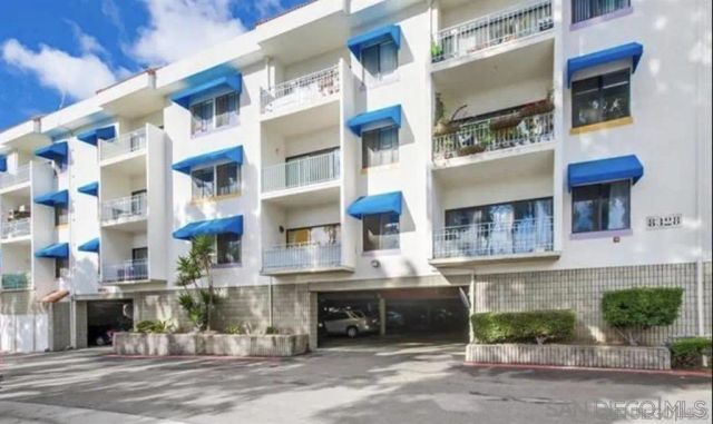 8328 Regents Road 3G, Utc, CA 92122