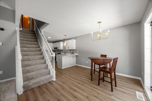 1770 Donegal Drive 6, Woodbury, MN 55125