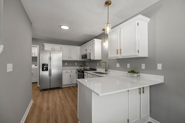 1770 Donegal Drive 6, Woodbury, MN 55125