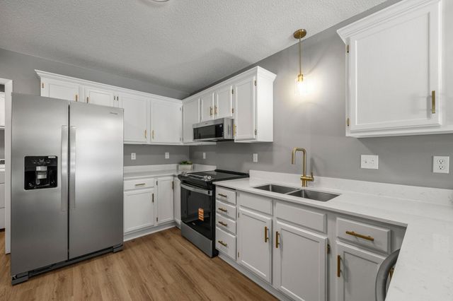 1770 Donegal Drive 6, Woodbury, MN 55125