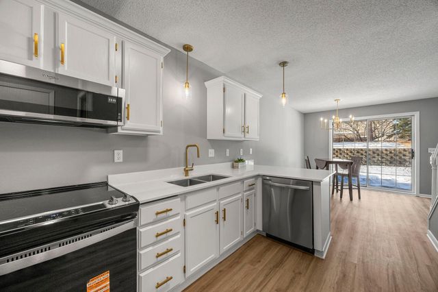 1770 Donegal Drive 6, Woodbury, MN 55125