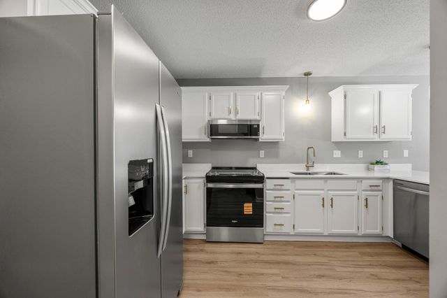 1770 Donegal Drive 6, Woodbury, MN 55125