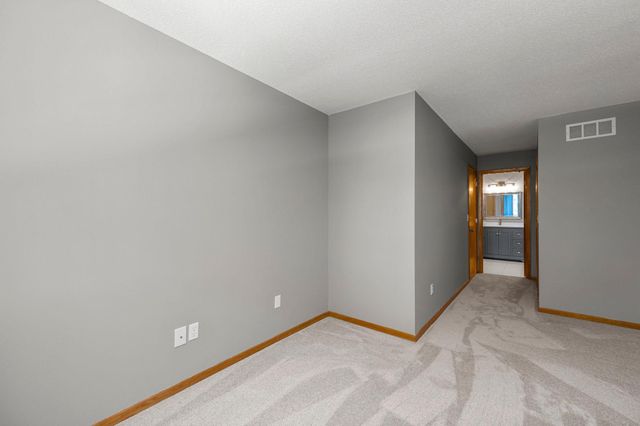 1770 Donegal Drive 6, Woodbury, MN 55125