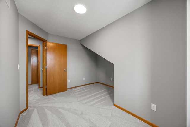 1770 Donegal Drive 6, Woodbury, MN 55125