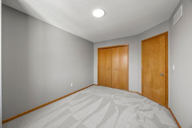 1770 Donegal Drive 6, Woodbury, MN 55125