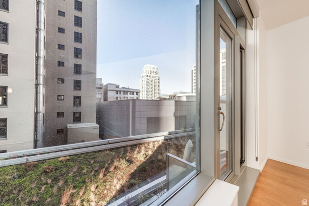 Image 15 of property listing at 35 E 100 S #508, Salt Lake City, UT 84111