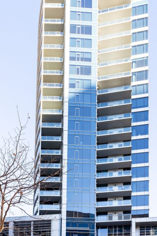 Image 21 of property listing at 35 E 100 S #508, Salt Lake City, UT 84111