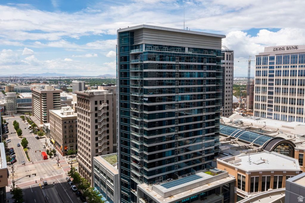 Image 23 of property listing at 35 E 100 S #508, Salt Lake City, UT 84111