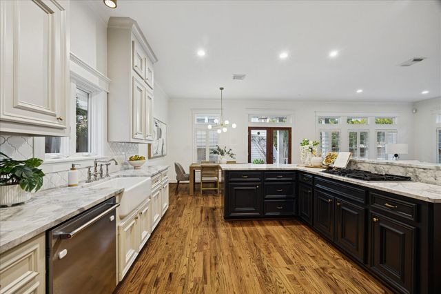 401 W 21 St Street, Houston, TX 77008