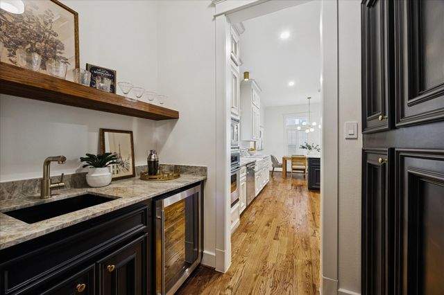 401 W 21 St Street, Houston, TX 77008