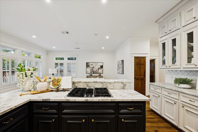 401 W 21 St Street, Houston, TX 77008