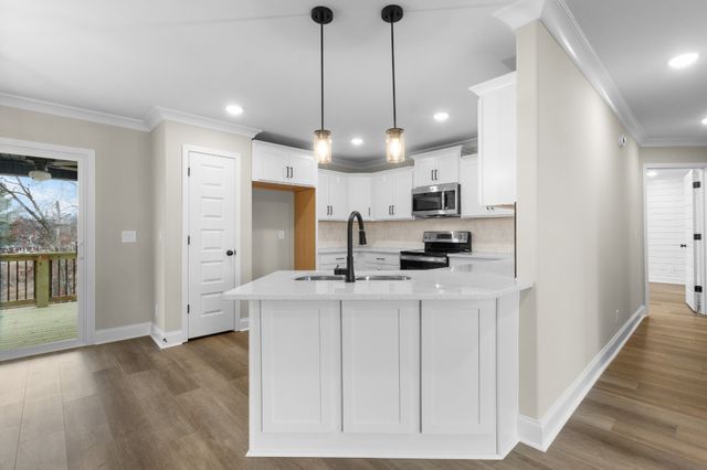 1717 Heritage Dr, Clarksville, TN 37043
