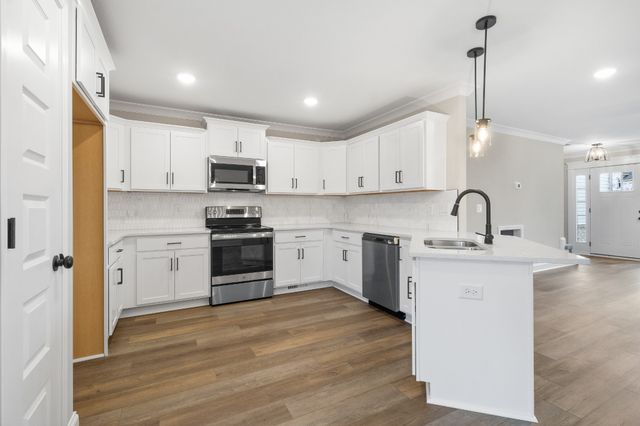 1717 Heritage Dr, Clarksville, TN 37043