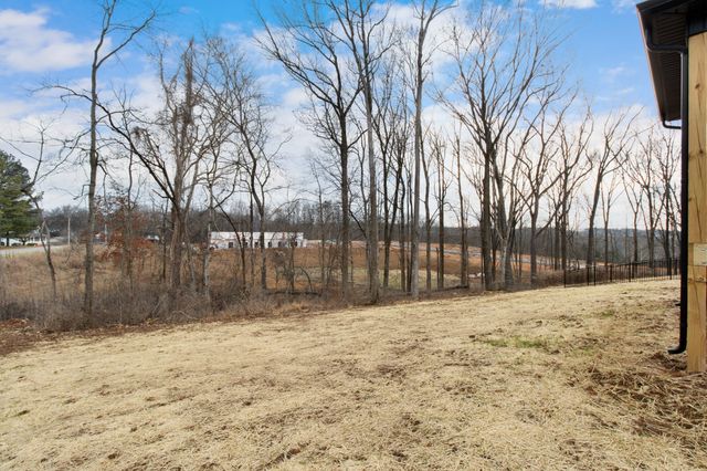 1717 Heritage Dr, Clarksville, TN 37043
