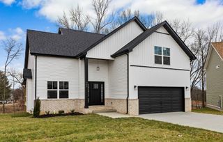 1717 Heritage Dr, Clarksville, TN 37043