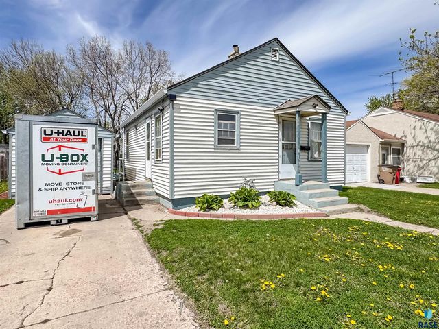 1013 N Kiwanis Ave Avenue, Sioux Falls, SD 57104