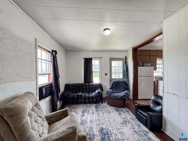 1013 N Kiwanis Ave Avenue, Sioux Falls, SD 57104