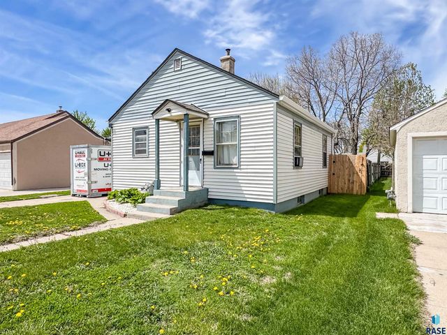 1013 N Kiwanis Ave Avenue, Sioux Falls, SD 57104