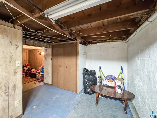1013 N Kiwanis Ave Avenue, Sioux Falls, SD 57104